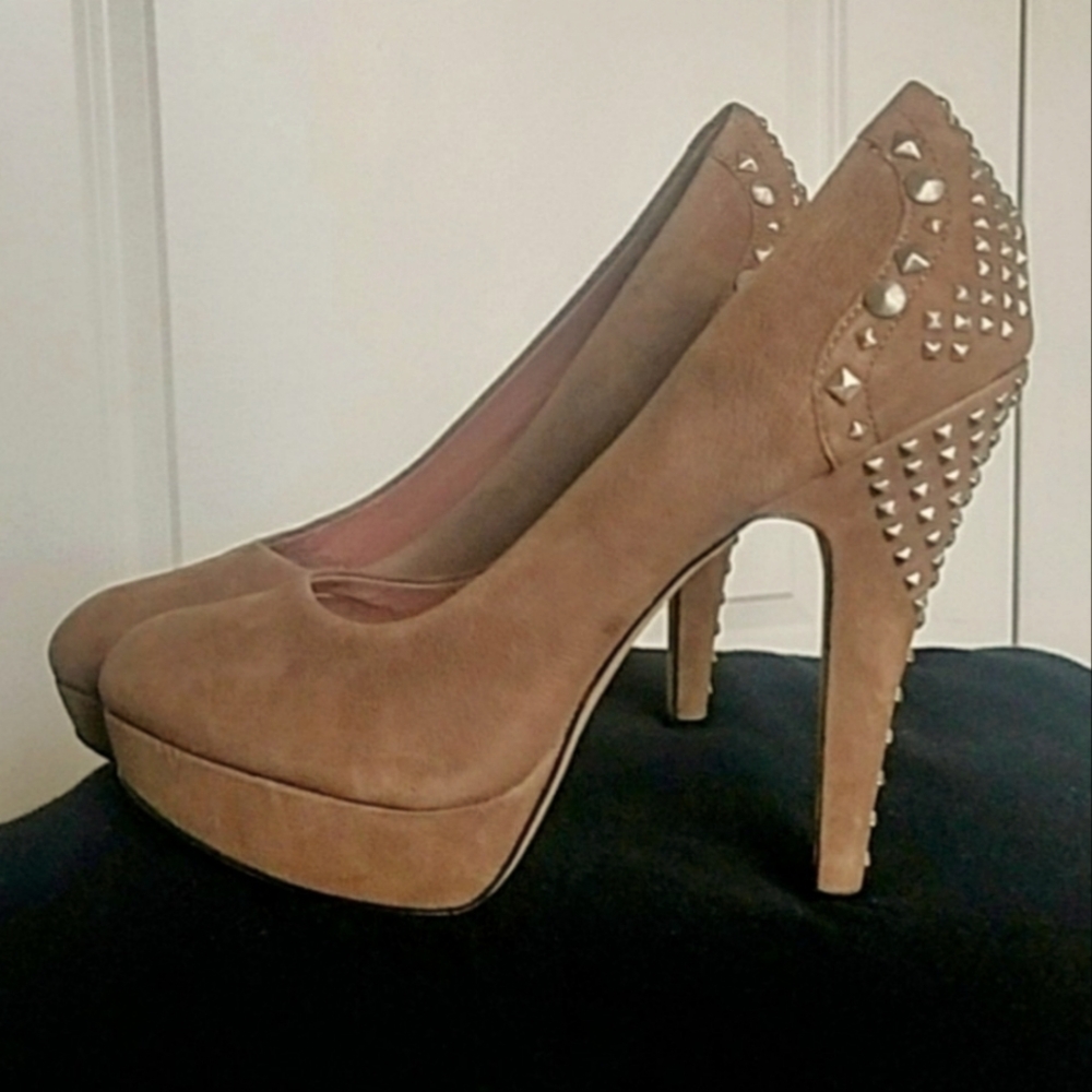 Vince Camuto Stilettos. ATTENTION GETTERS! CRAZY SEXY! Very Comfy!
